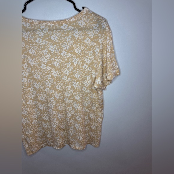BNWOT XS American Eagle Peach Floral V-Neck T-shirt - Picture 8 of 8